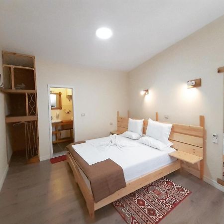 At Pikotiko'S - Korca City Rooms For Rent Екстер'єр фото