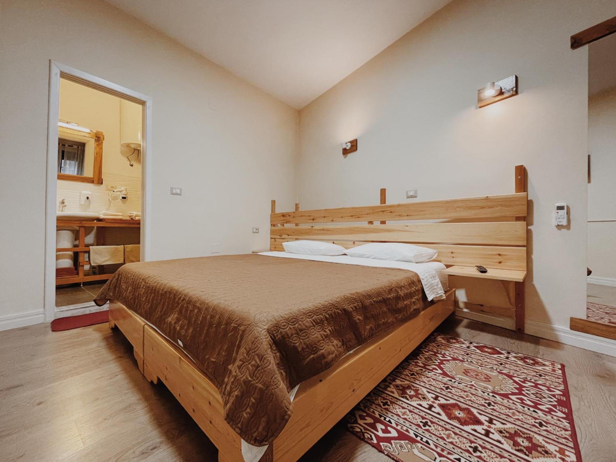 At Pikotiko'S - Korca City Rooms For Rent Екстер'єр фото